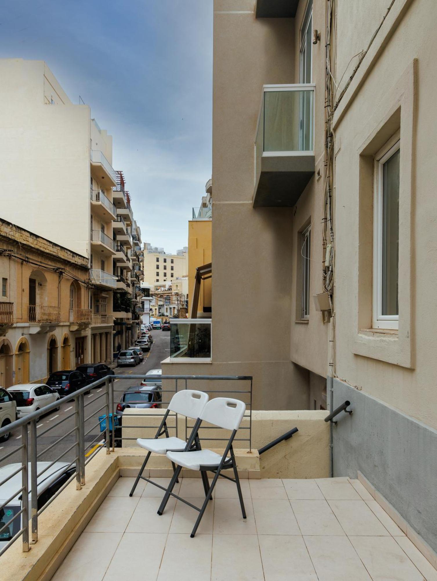 Stylish St.Julians 2 Bedroom Apartment For Rent In The City Centre With Terrace St. Julian's Exteriör bild